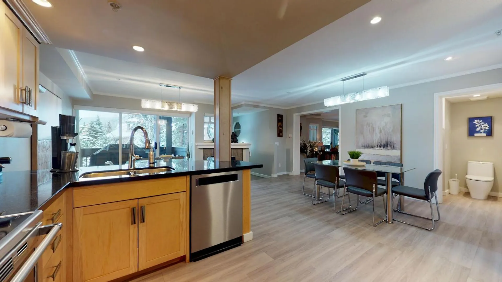 Lagoons 20 Village Location Rare 5Bdr Condo With Private Hot Tub Whistler