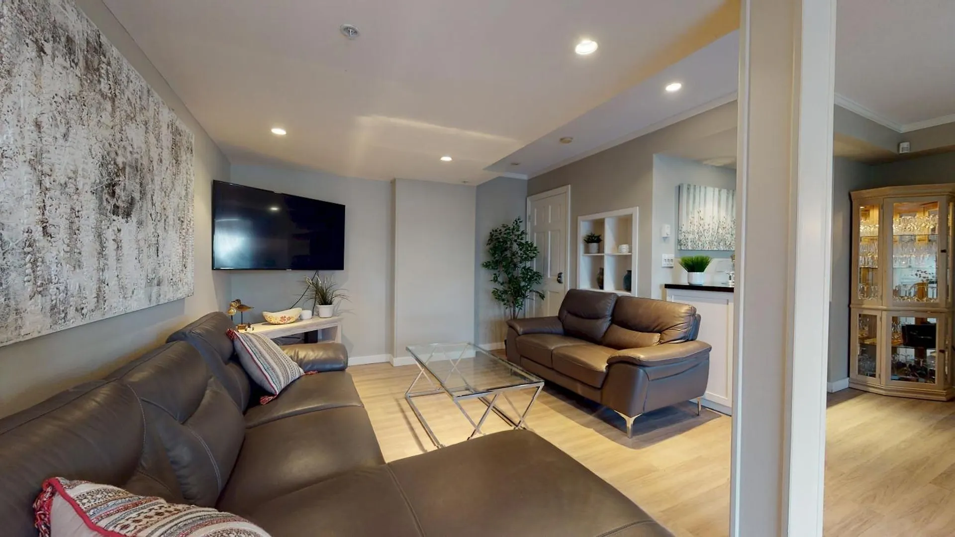Lagoons 20 Village Location Rare 5Bdr Condo With Private Hot Tub Whistler 0*,  Canada