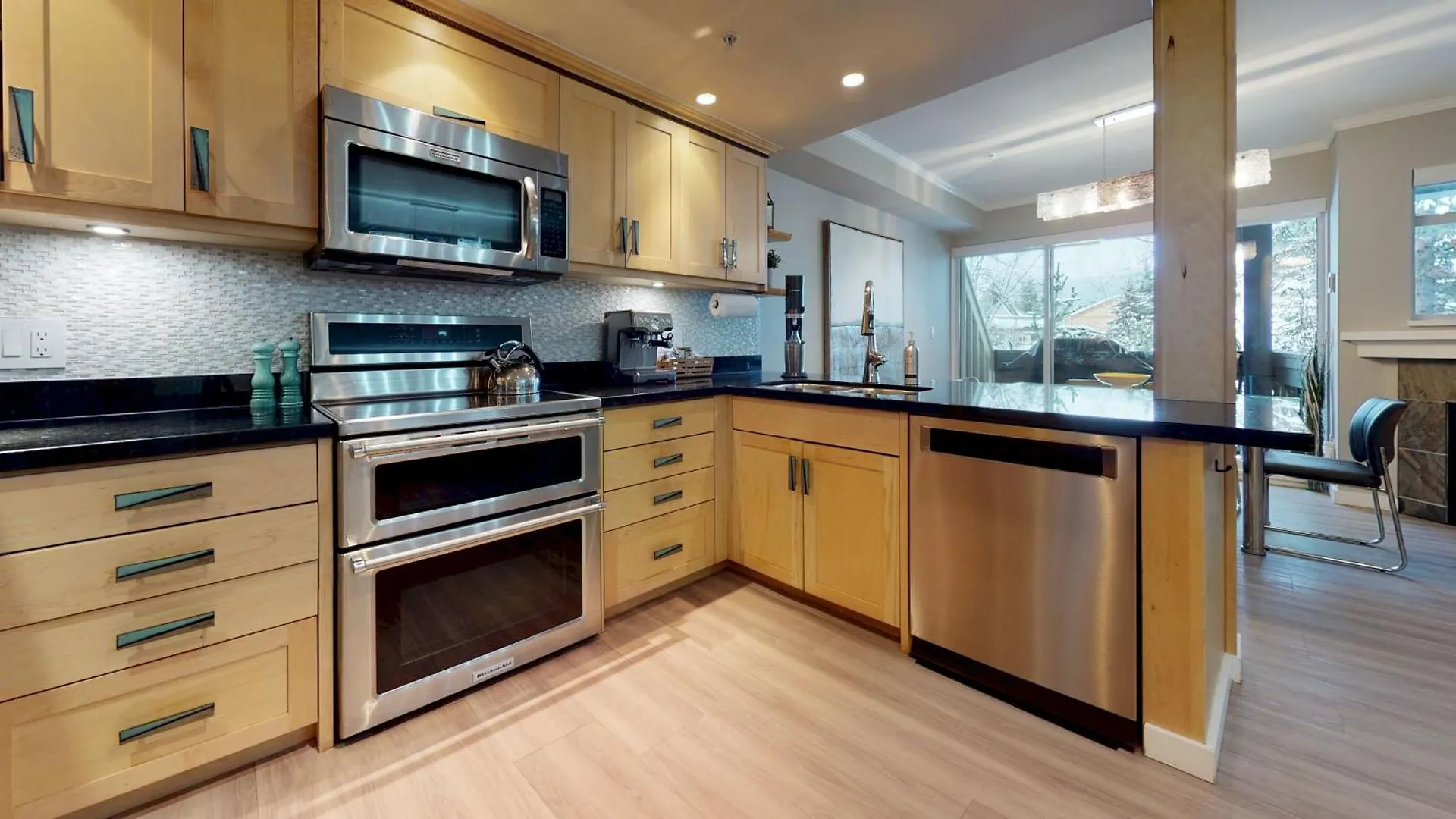 Lagoons 20 Village Location Rare 5Bdr Condo With Private Hot Tub Whistler