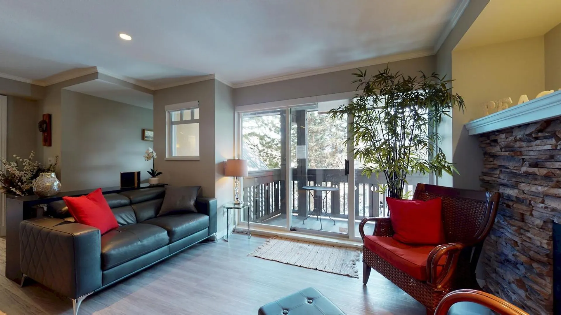 Appartement Lagoons 20 Village Location Rare 5Bdr Condo With Private Hot Tub Whistler